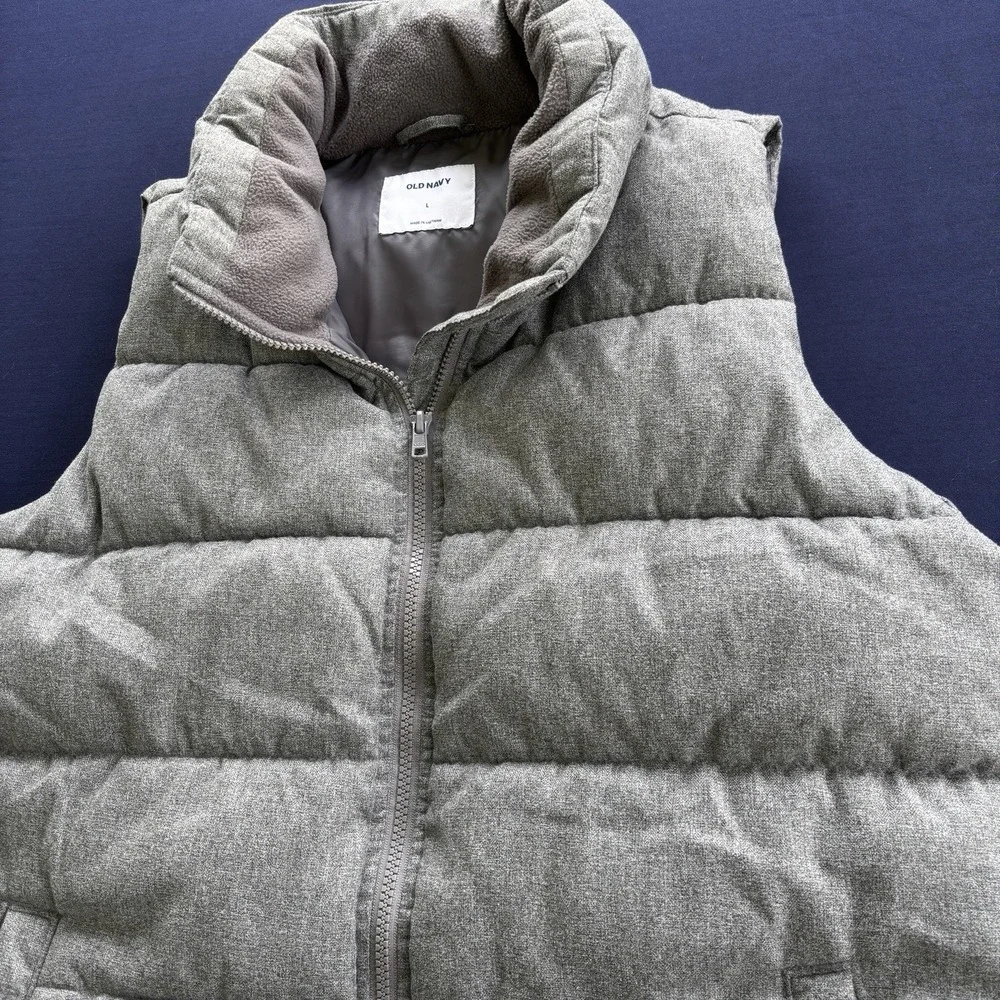 Old Navy Men's Gray Puffer Vest Size L Full‎ Zip Quilted Sleeveless Jacket